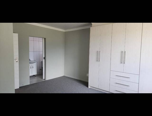 3 BEDROOM HOUSE FOR SALE IN ALBERTINIA